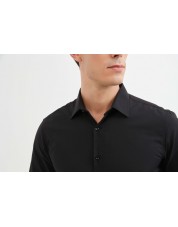 YE-210 Chemise noire coupe confort