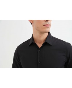 YE-210 Chemise noire coupe confort